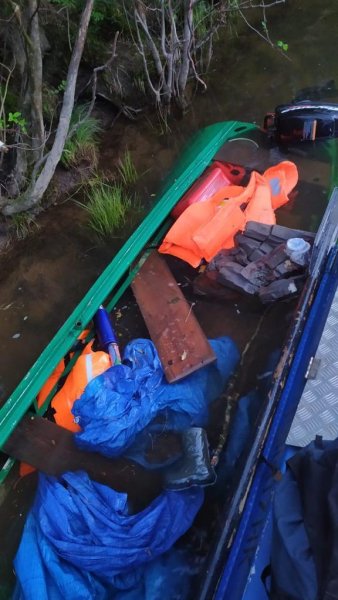 Полицейские и спасатели ищут пропавшую в районе реки Лена семейную пару с внуком